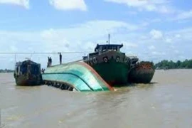 Gần 100 người đang tìm 3 ngư dân mất tích trên biển Cô Tô