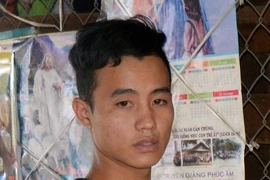 Xông vào nhà bịt miệng 1 phụ nữ, cướp 3 điện thoại