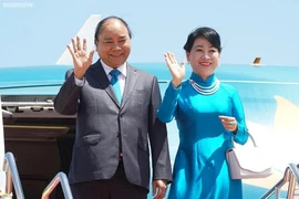 Thủ tướng đến Thủ đô Bangkok dự Hội nghị cấp cao ASEAN