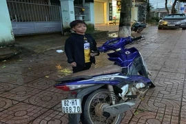 Công an đã đưa bé 13 tuổi chạy xe máy gần 300 km về nhà