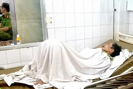 Một phóng viên bị nhóm người đi xe bán tải chặn đánh dã man