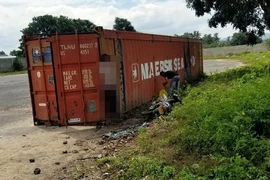 Một công nhân lái máy nâng chết trong tư thế treo cổ
