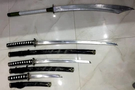 Bắt giam nhóm tín dụng đen thủ nhiều súng, mã tấu
