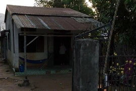 Đốt nhà cô hàng xóm vì 'đòi yêu' không được