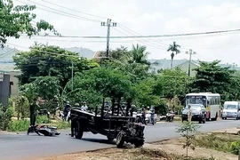 Công an lái công nông về trụ sở thì xảy ra tai nạn