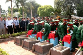 Xúc động lễ an táng 16 liệt sĩ hy sinh ở Campuchia