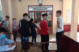 Hỗn chiến trên sân bóng, bị hại đòi bồi thường 800 triệu