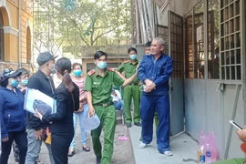 Mua bán hàng cấm, ra tòa nói bị ép cung