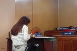 Đánh ghen bằng cách cắt tóc của thư ký trợ lý giám đốc 