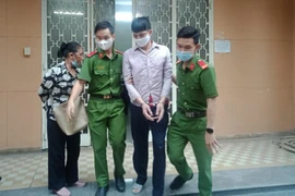 Dượng hiếp dâm cháu rồi dọa không cho đi học