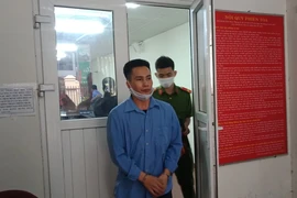 Hiếp dâm cháu bé hàng xóm 11 tuổi rồi cho 10.000 đồng