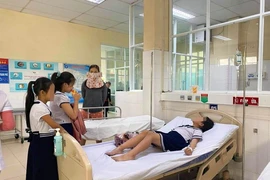 Hàng chục học sinh Đà Nẵng nhập viện vì chơi đồ chơi lạ