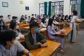 Ngày đầu tiên học sinh lớp 12 tại Đà Nẵng đi học trực tiếp trở lại