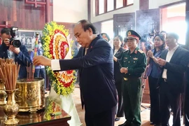 Chủ tịch nước dâng hương cố thủ tướng Phạm Văn Đồng 