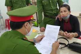 Đà Nẵng: 1 phụ nữ bị bắt vì nhận tiền 'chạy' sổ đỏ