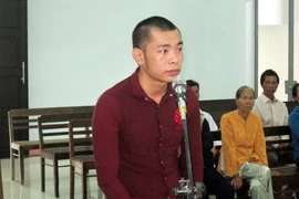 Nghe tiếng la của mẹ, chạy ra chém chết cậu ruột