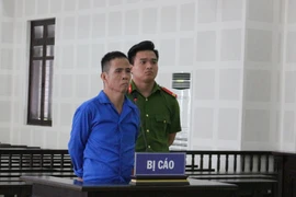 Lãnh 20 năm tù vì nhặt gói hàng dưới gốc cây