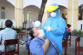 1 người ở Đà Nẵng đi khám vì sốt, phát hiện dương tính COVID