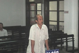 Hàng xóm tương tàn chỉ vì 1… cây keo