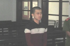 Ăn 'bay' quen tay bị tóm