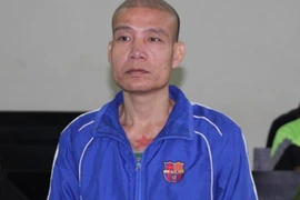 ‘Đại ca’ thủ dao lam liên tiếp rạch mặt bạn tù