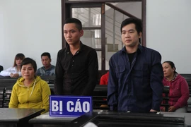 Giật giỏ, rớt cặp để lại đầy đủ… danh tính