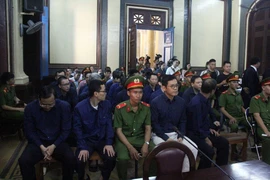 Ông Trần Bắc Hà lại đi chữa bệnh ở nước ngoài khi toà xử
