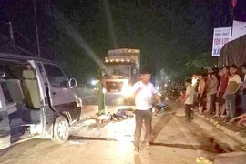Xe khách va chạm với xe máy chở 3 làm 3 người tử vong