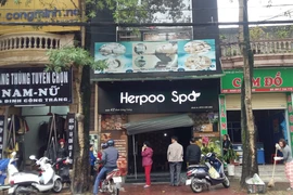 Cứu 6 người mắc kẹt trong vụ cháy nhà 3 tầng