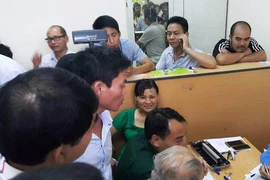 Chen nhau làm thẻ giảm vé qua Trạm Bến Thủy