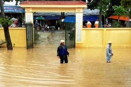 Người dân đi xúc cá sau lũ phát hiện thi thể 1 phụ nữ