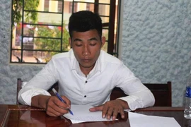 Đập vỡ cửa, cướp tiền 2 mẹ con người gác chắn đường tàu