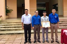 Tuyên dương học sinh cứu người phụ nữ bị lũ cuốn