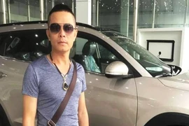 Dùng xe hơi khóa đầu taxi bắt kẻ ôm 5 bánh heroin