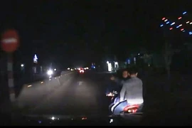 Truy tìm nhóm thanh niên chở 3 đánh võng, vu vạ xe hơi 