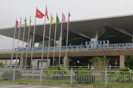 Tài xế taxi rút dao dọa nhân viên an ninh sân bay 