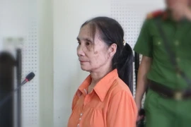 Cô giáo nghỉ hưu lừa bán học sinh cũ xinh đẹp sang TQ