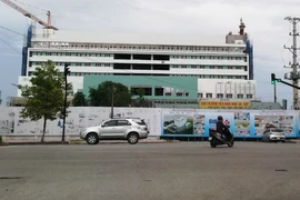 Bệnh viện gần sân bay xây cao quá 4 m, bị phạt 40 triệu đồng