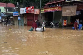 Lũ cuốn 4 người ở Nghệ An, cô lập nhiều địa phương