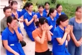 Khiển trách 5 cán bộ trong vụ nhiều cô giáo quỳ gối ở Nghệ An 