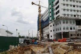 Vì sao dân phản đối xén đường giao thông xây bệnh viện?