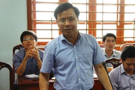 Vắng họp, 2 chủ tịch huyện phải giải trình