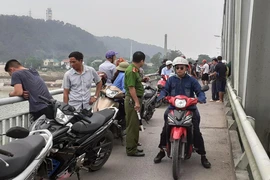 Nữ kế toán trường mầm non nhảy cầu tự tử 
