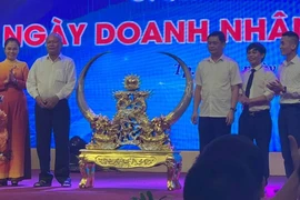 Xôn xao vụ cặp sừng bò đấu giá 99 triệu làm từ thiện ở Nghệ An