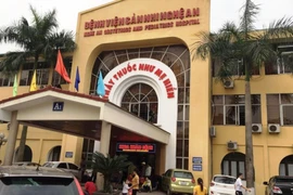 Bé gái 3 tuổi sốc phản vệ tử vong trên đường hay ở bệnh viện?