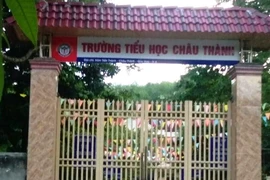 1 hiệu trưởng bị giáng chức vì bớt sữa của học sinh