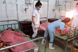 Cứu năm nữ sinh lớp 9 bị sét đánh ngất xỉu trên đường