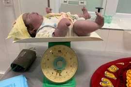 Từ TP.HCM về quê sinh con gái nặng tới 5,5 kg
