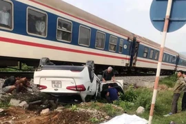 Tàu hỏa đâm xe hơi, một phụ nữ tử vong