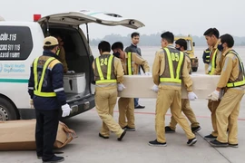 Thi hài, tro cốt 23 nạn nhân người Việt ở Anh về đến quê nhà 